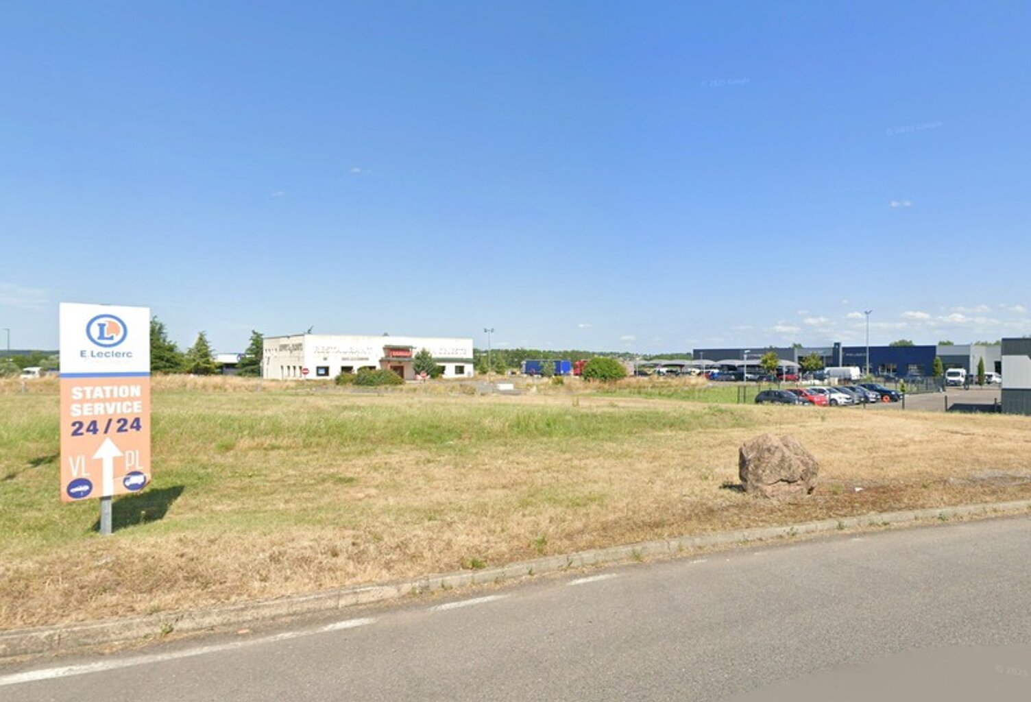 À vendre – Local commercial à usage de restaurant 640 m2– Emplacement n°1 – Vitry-en-Charollais (71) — photo 1