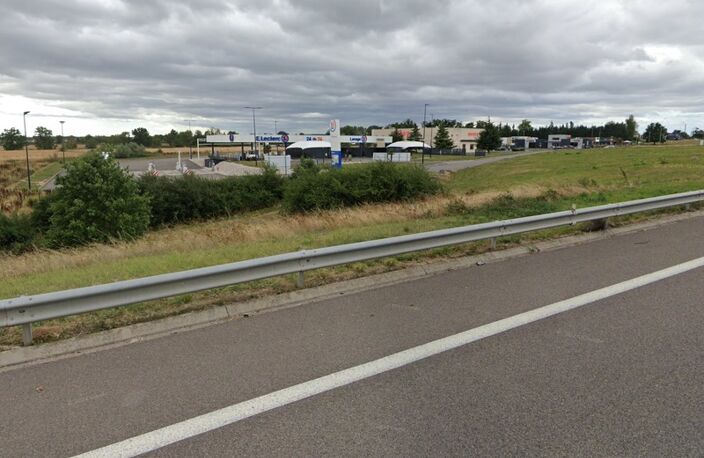 À vendre – Local commercial à usage de restaurant 640 m2– Emplacement n°1 – Vitry-en-Charollais (71) — photo 2