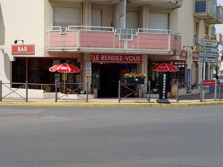 Bar-brasserie à vendre à PUY GUILLAUME (63) — photo 1