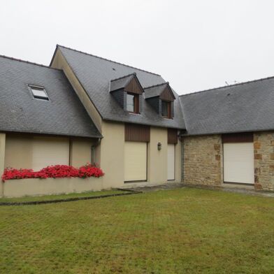 Maison 6 pièces 1560 €