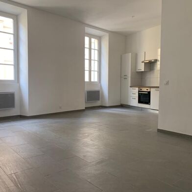Appartement 3 pièces 900 €