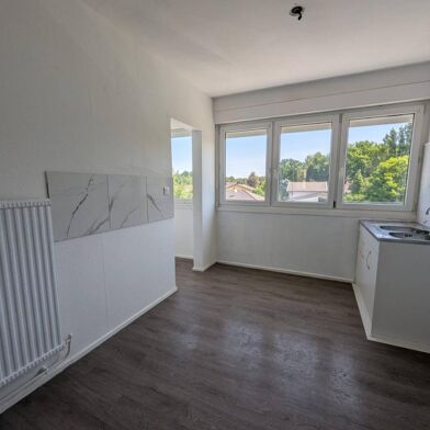 Appartement 4 pièces 469 €