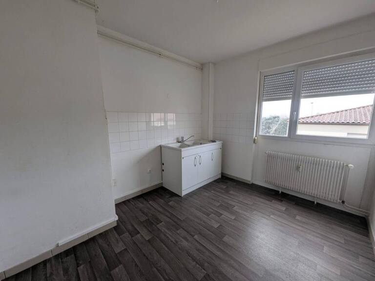 Location - Appartement T4 - 87m2 - Saint-Avold — photo 1