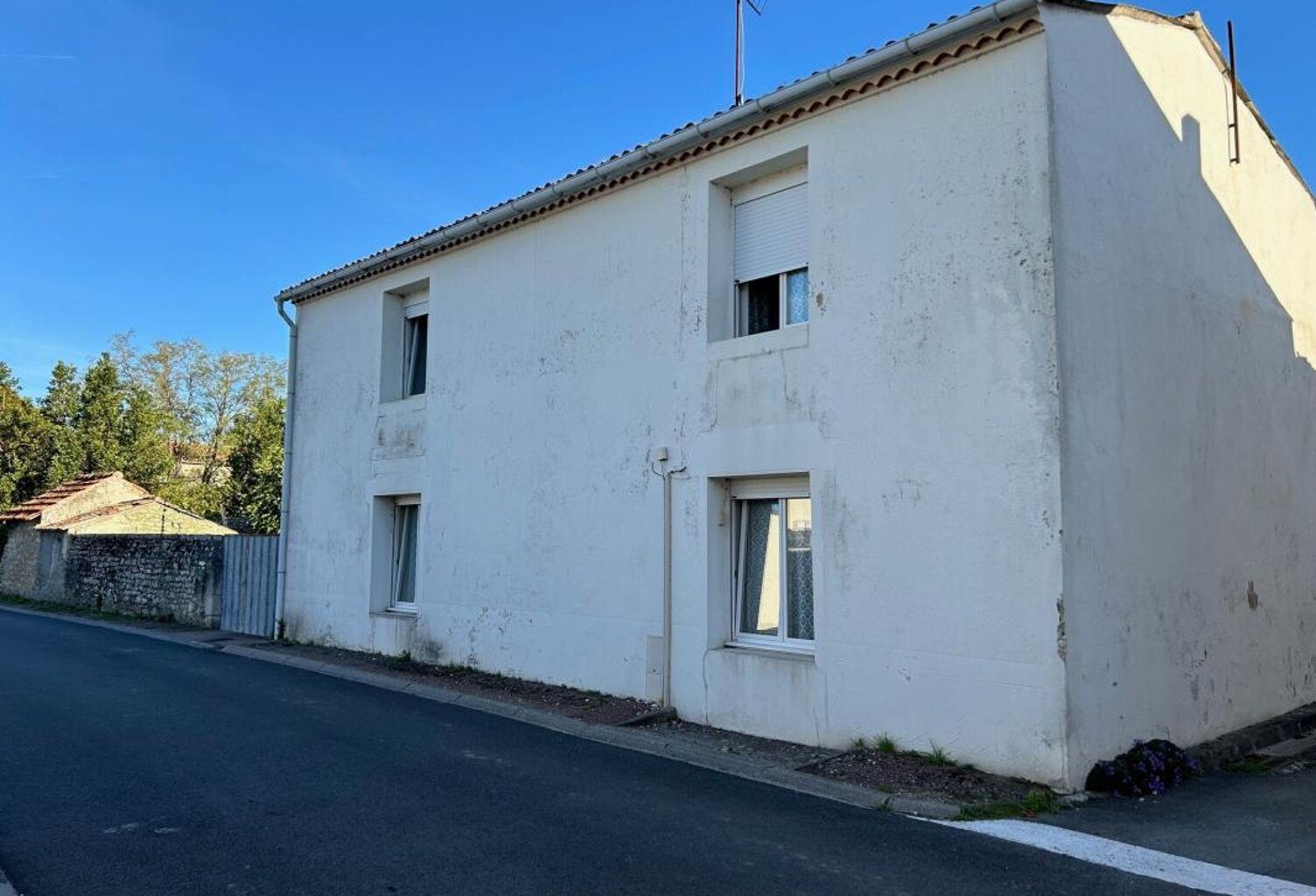 Nieulle-sur-Seudre, maison de bourg à rénover avec jardin et garage — photo 1