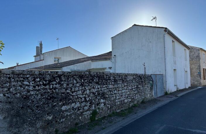Nieulle-sur-Seudre, maison de bourg à rénover avec jardin et garage — photo 4