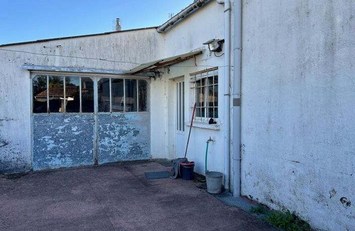 Nieulle-sur-Seudre, maison de bourg à rénover avec jardin et garage — photo 5