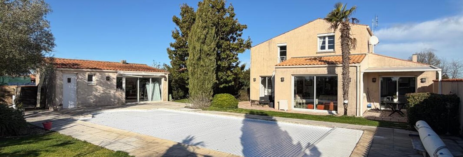 Maison 5 Pièces 186 m² à vendre à Croix-Chapeau (17220)