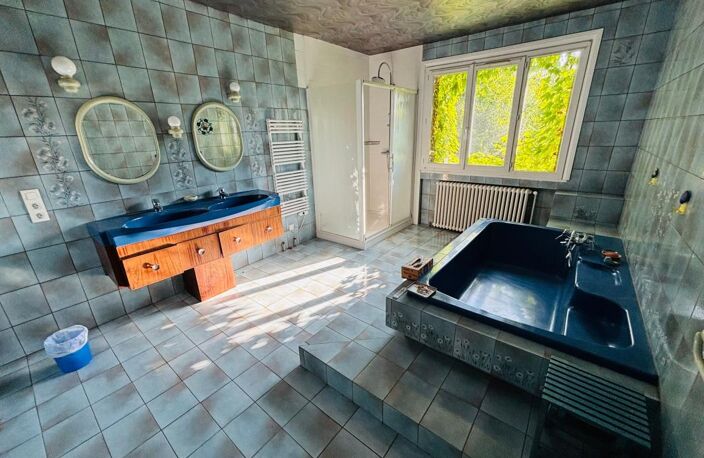 Maison familiale de 240 m² sur 750 m² de terrain – Secteur Pasteur à Vénissieux — photo 4