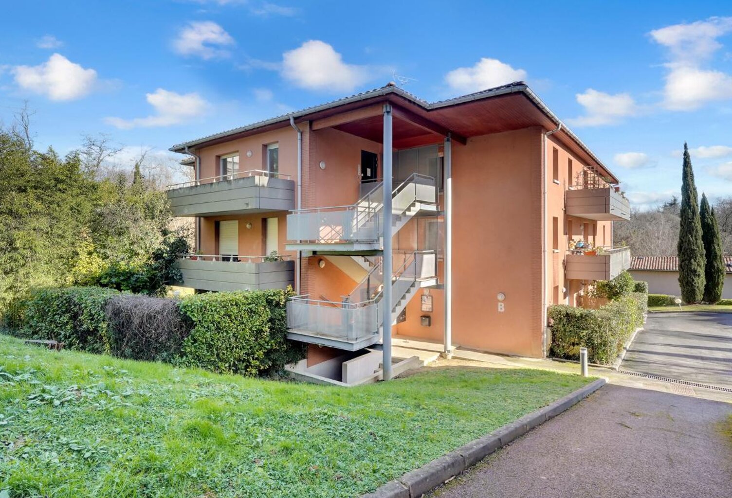 Spacieux appartement T4 de 90 m² avec grande terrasse dans résidence récente et sécurisée — photo 1