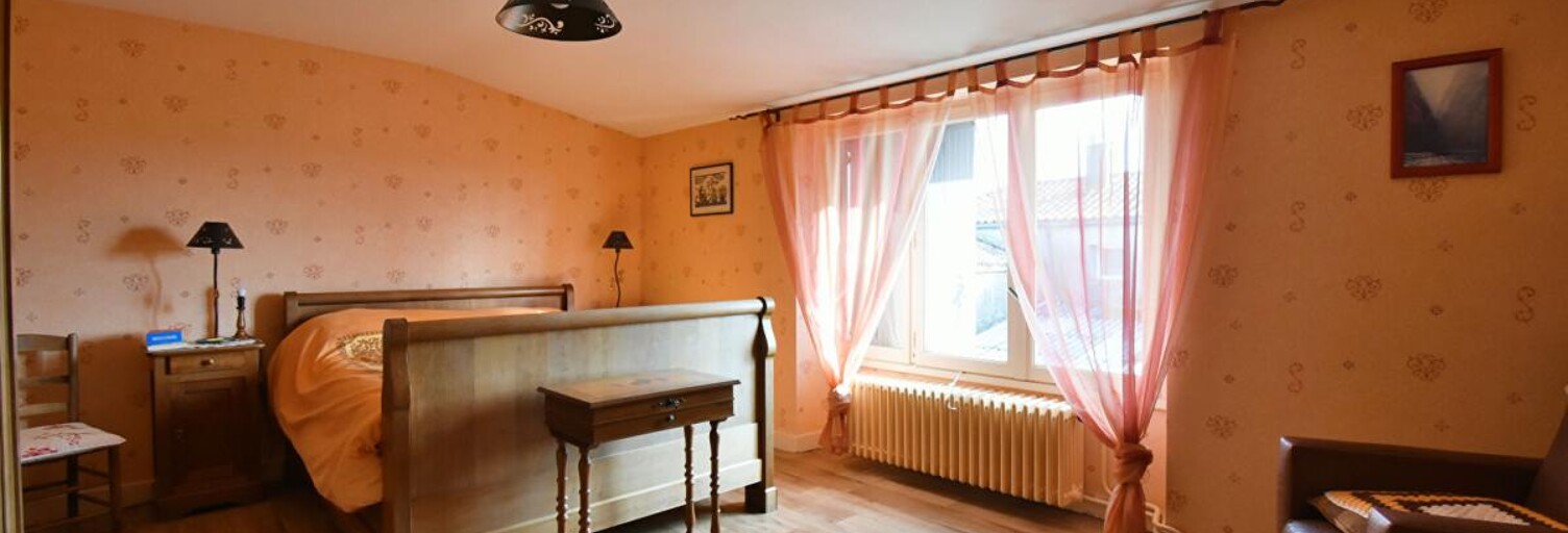 Maison 7 Pièces 153 m² à vendre à Saint-Pierre-des-Échaubrognes (79700)