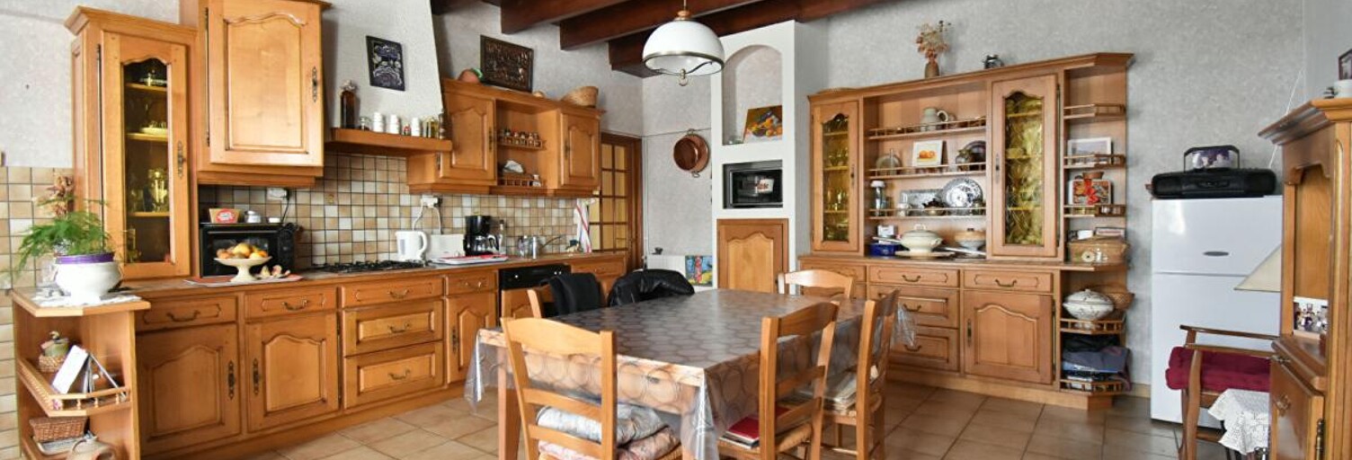 Maison 7 Pièces 153 m² à vendre à Saint-Pierre-des-Échaubrognes (79700)