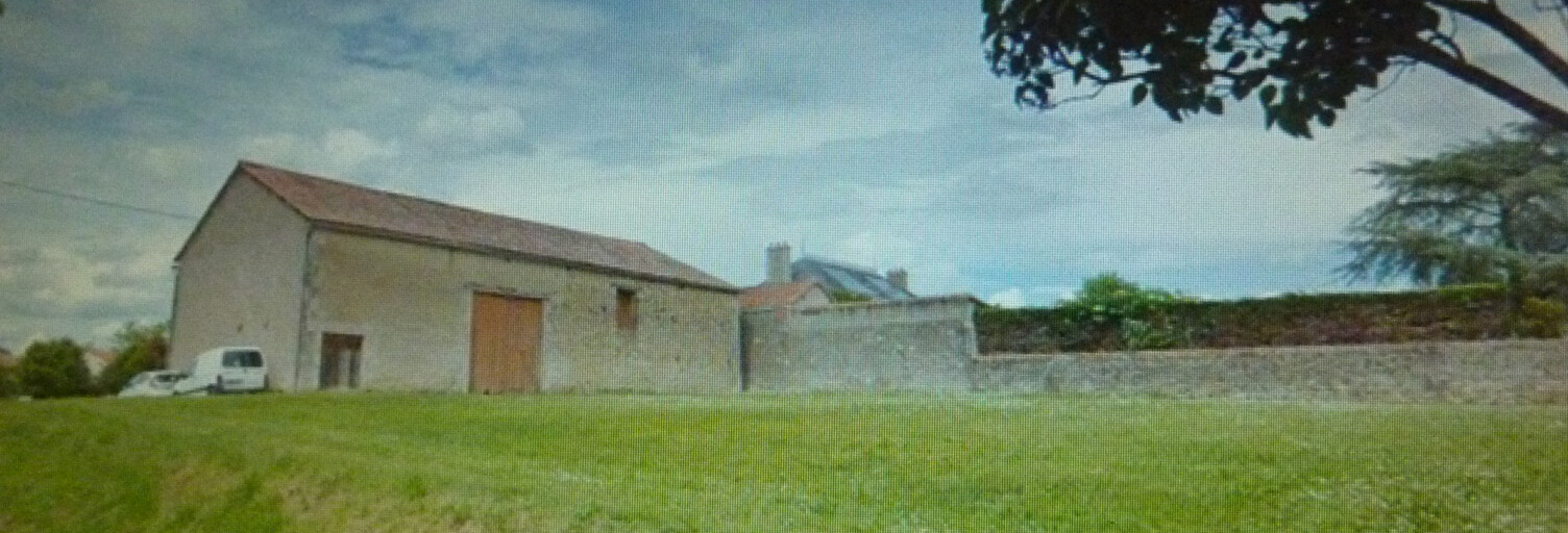 Garage  215 m² à vendre à Queaux (86150)