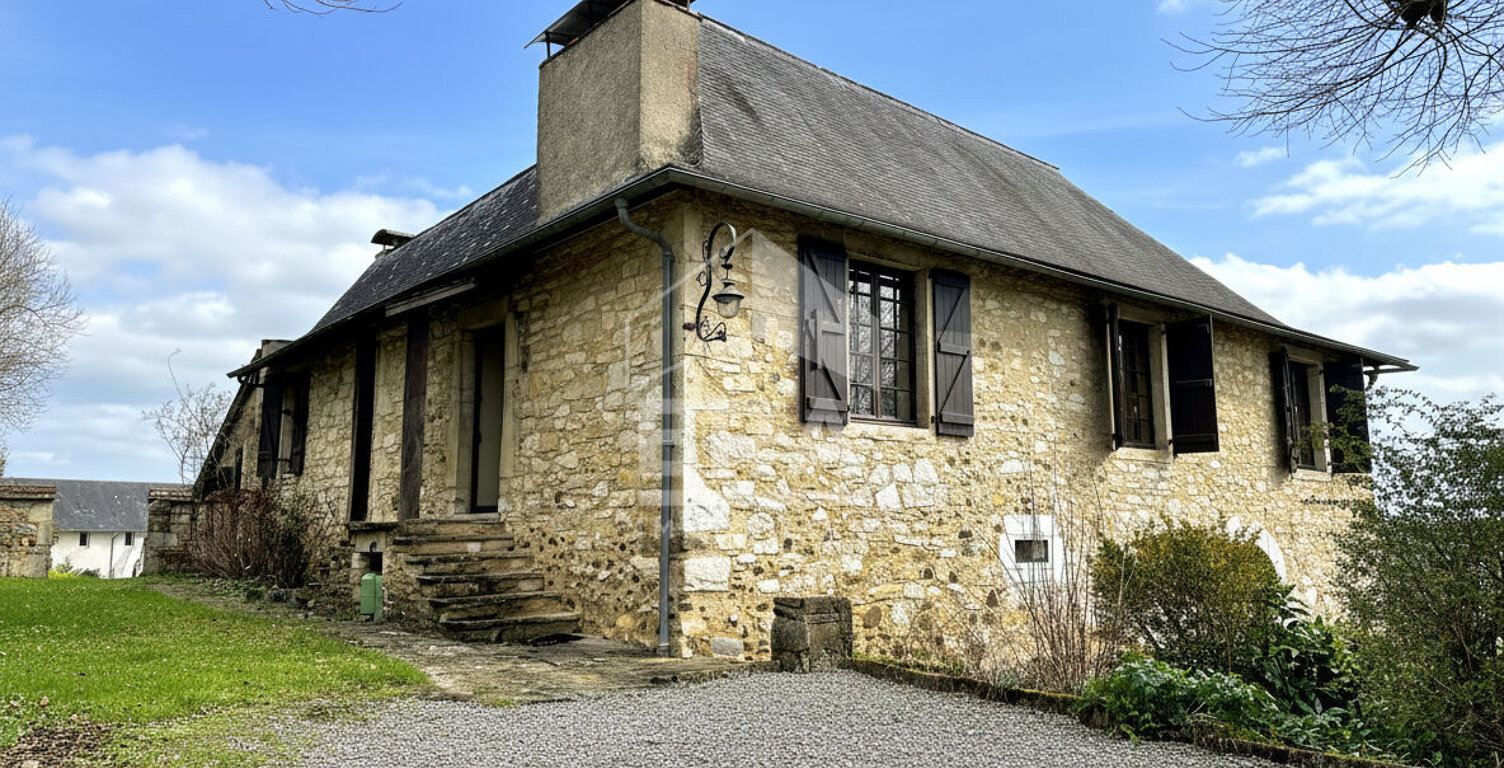 COTEAUX DE JURANÇON : Demeure de prestige des années 1700, avec vue Pyrénées dans un environnement magnifique — photo 1