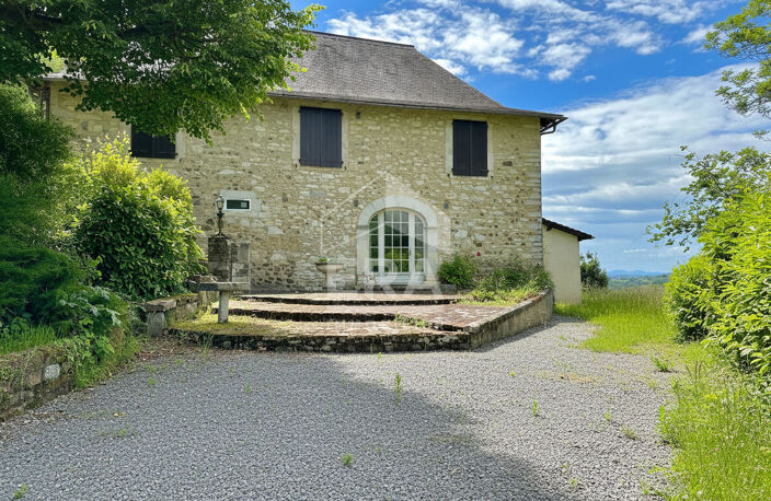 COTEAUX DE JURANÇON : Demeure de prestige des années 1700, avec vue Pyrénées dans un environnement magnifique — photo 2
