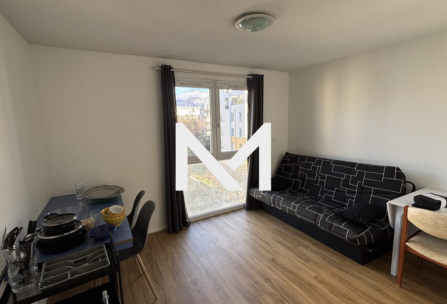 Lot de 6 studios meublés et 3 stationnements — photo 1
