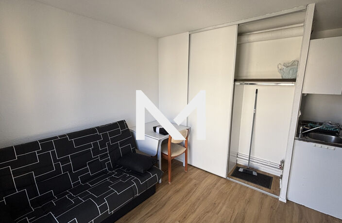Lot de 6 studios meublés et 3 stationnements — photo 2
