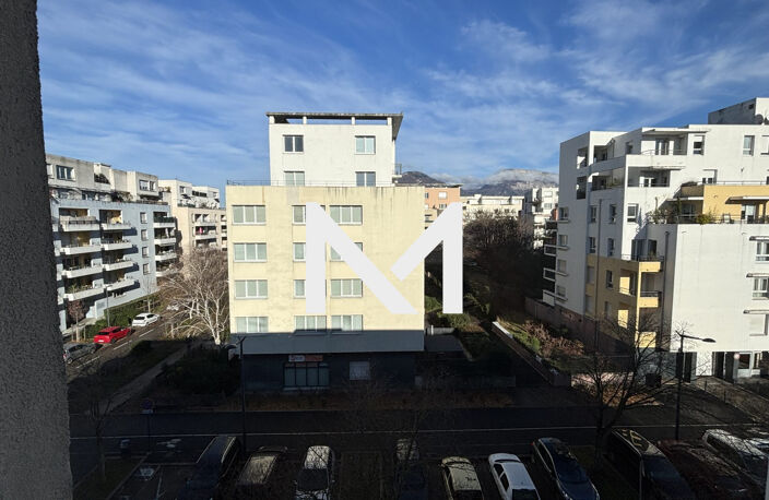Lot de 6 studios meublés et 3 stationnements — photo 3