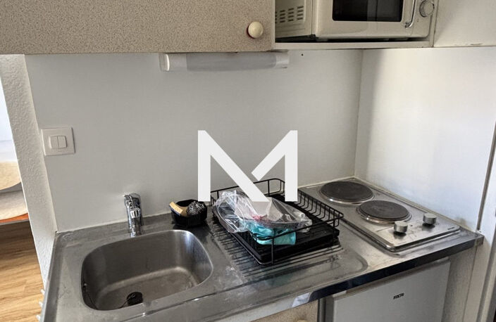 Lot de 6 studios meublés et 3 stationnements — photo 4