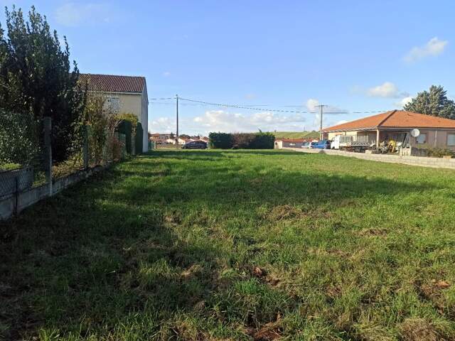 EXCLUSIVITÉ – LES MARTRES-D’ARTIÈRE, TERRAIN CONSTRUCTIBLE — photo du bien