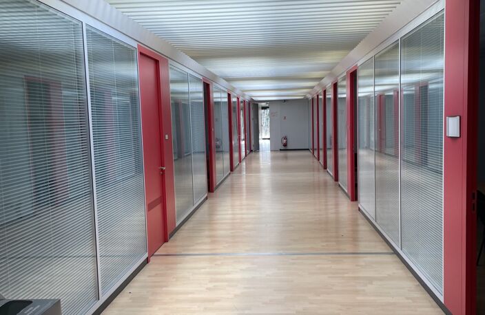 LOCAL PROFESSIONNEL — photo 4
