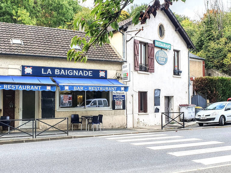 Immeuble avec bar, restaurant, T4 et studio — photo 1