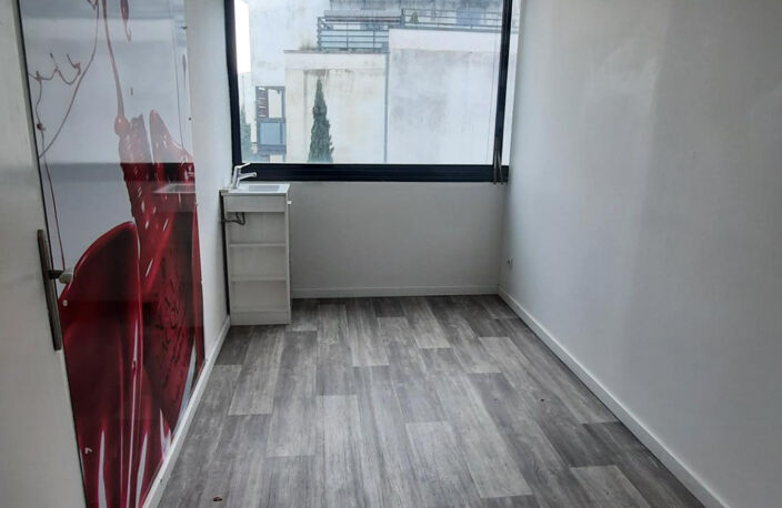 LOCAL PROFESSIONNEL A LOUER — photo 2