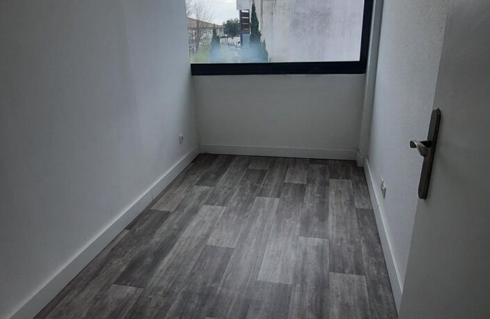 LOCAL PROFESSIONNEL A LOUER — photo 3