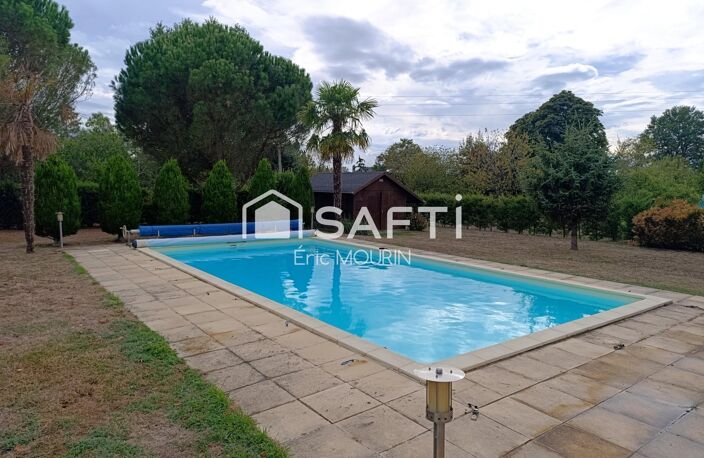 Maison spacieuse avec piscine et terrain arboré. — photo 2