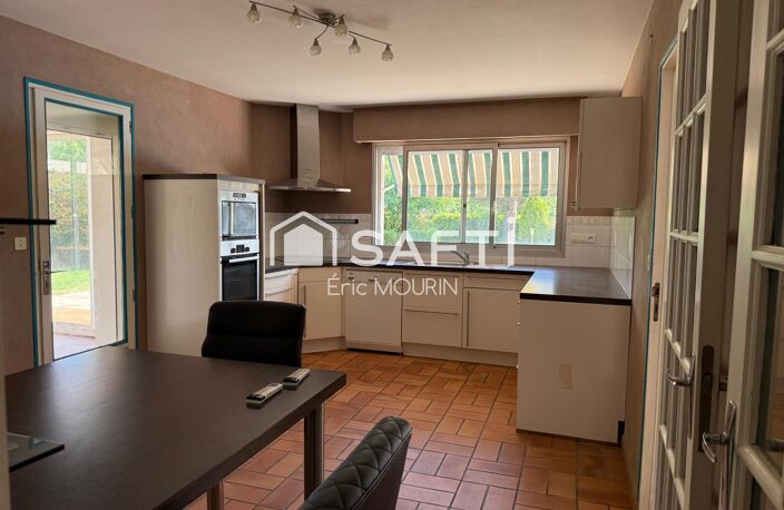 Maison spacieuse avec piscine et terrain arboré. — photo 3