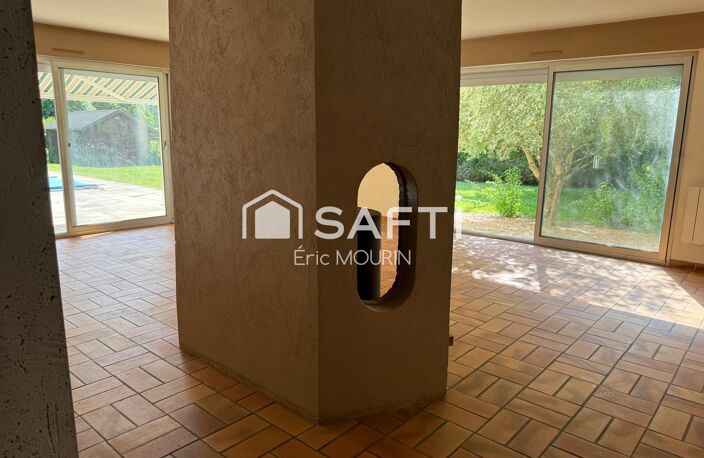 Maison spacieuse avec piscine et terrain arboré. — photo 4