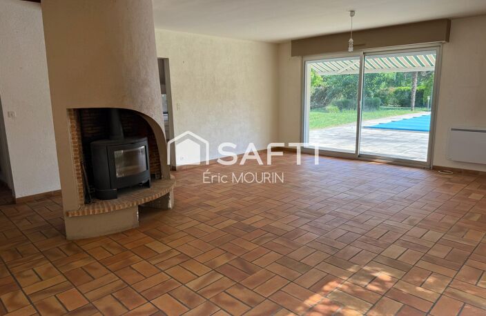 Maison spacieuse avec piscine et terrain arboré. — photo 5