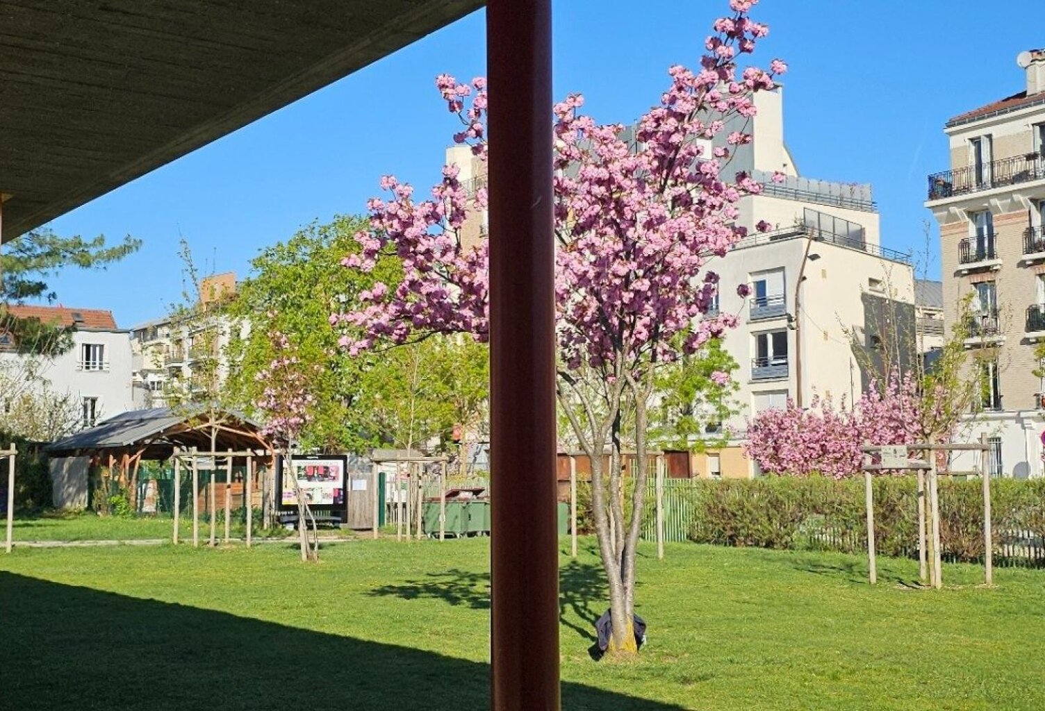 APPT AVEC TERRASSE EN PLEIN CENTRE DES LILAS — photo 1