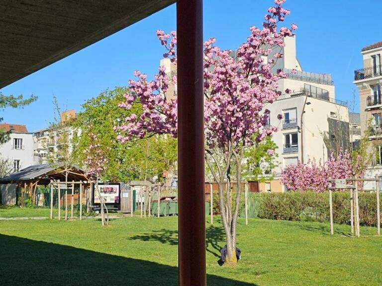 APPT AVEC TERRASSE EN PLEIN CENTRE DES LILAS — photo 1