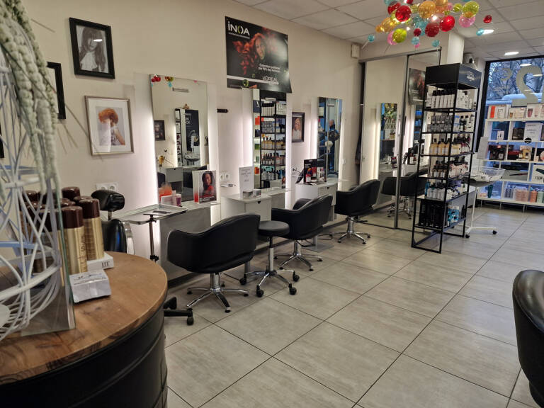 FOND DE COMMERCE   SALON DE COIFFURE   LYON BACHUT — photo 1