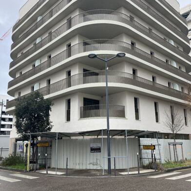 Commerce  232780 €