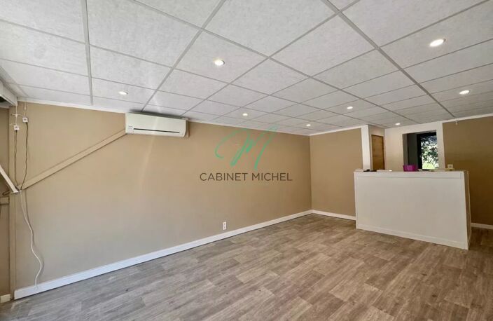 Local Commercial — photo 2