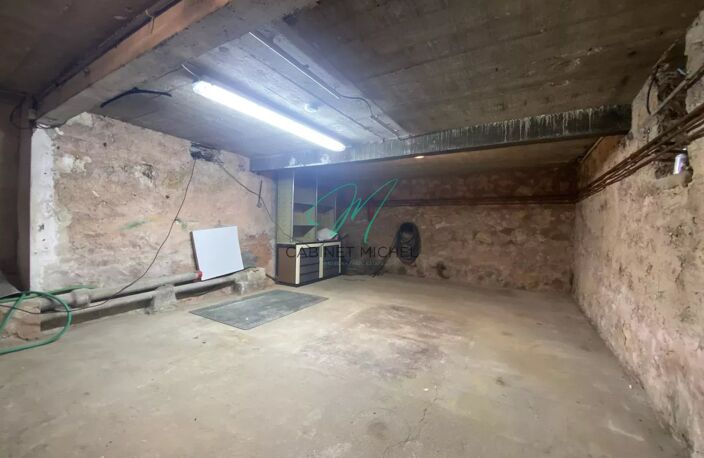 Local Commercial — photo 3