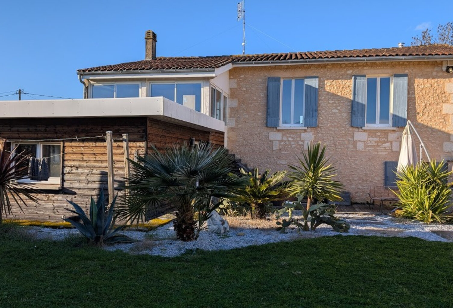 MAISON EN PIERRE -150 m2 - 3 Chambres - REIGNAC — photo 1