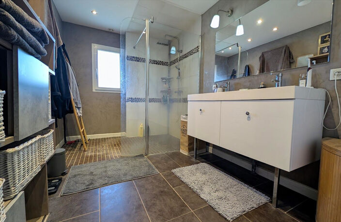 MAISON EN PIERRE -150 m2 - 3 Chambres - REIGNAC — photo 5