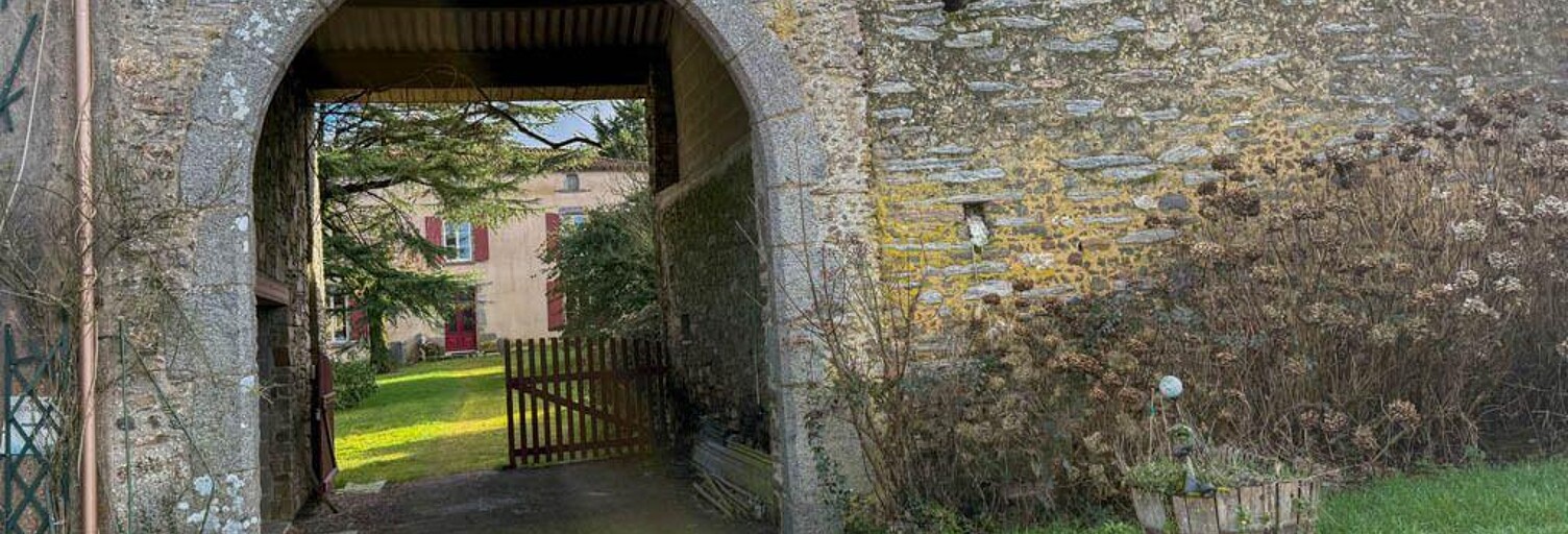 Maison 21 Pièces 692 m² à vendre à La Châtaigneraie (85120)