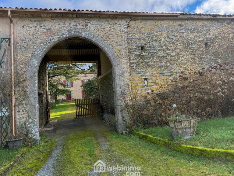 Demeure - 692m² - La Châtaigneraie — photo 1