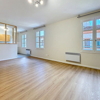 Appartement 3 pièces 700 €