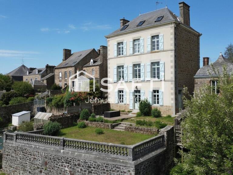 Prestige et nature en centre-ville d'Ernée — photo 1