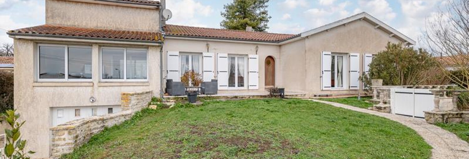 Maison 8 Pièces 210 m² à vendre à Les Églises-d'Argenteuil (17400)
