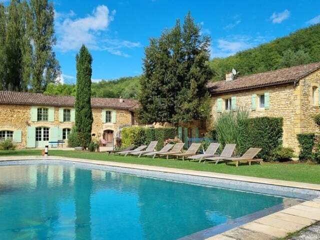 Maison en pierre de 17 pièces principales — photo du bien