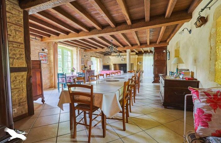 Maison en pierre de 17 pièces principales — photo 3