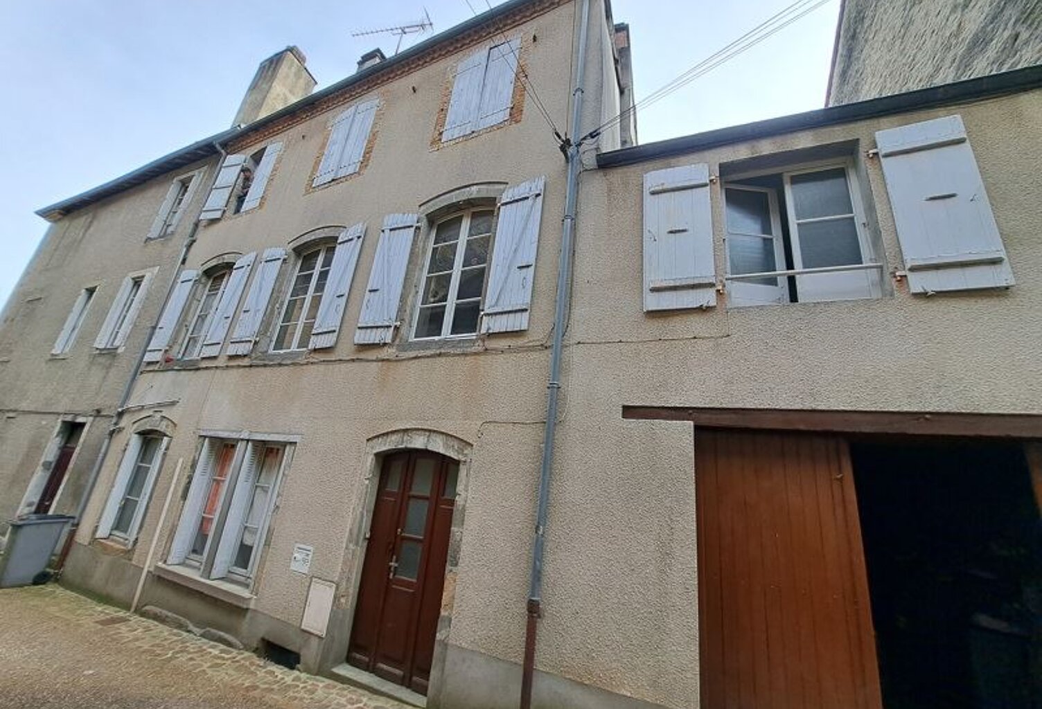 Vente immeuble   Saint-Yrieix-la-Perche (87500) — photo 1
