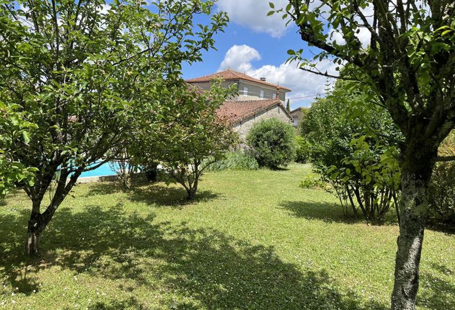 Maison en pierre de 7 pièces principales — photo 1