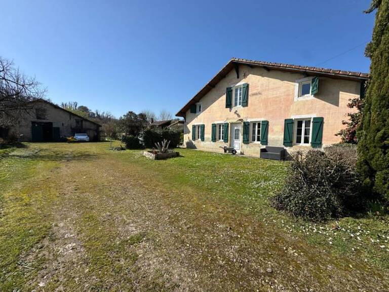 Maison en pierre de 6 pièces principales — photo 1