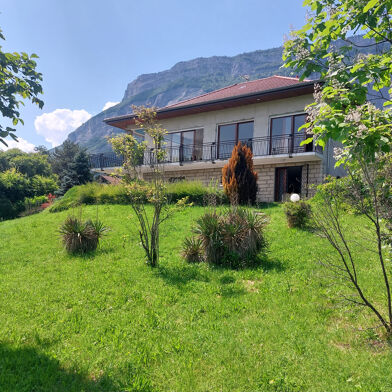 Maison 6 pièces 1942 €